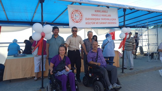 Engelli Derneği Üyeleri, Pehlivanköy Sonbahar Panayırında El İşi Standıyla Fark Yaratıyor