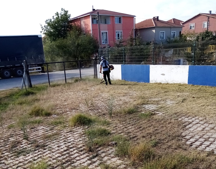 Ergene Belediyesinden Okul Bahçesinde ve Stadyum’da Temizlik