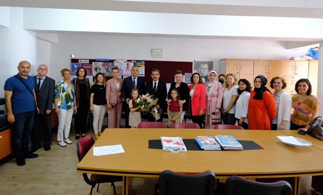 Vali Ekici Yeni Haftaya Okul Ziyaretleri ile Başladı