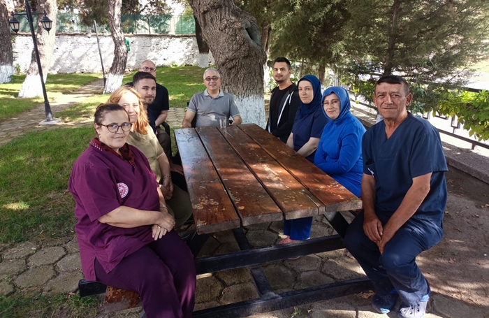 Müdür Uysal Huzurevi Personeli ile Buluştu