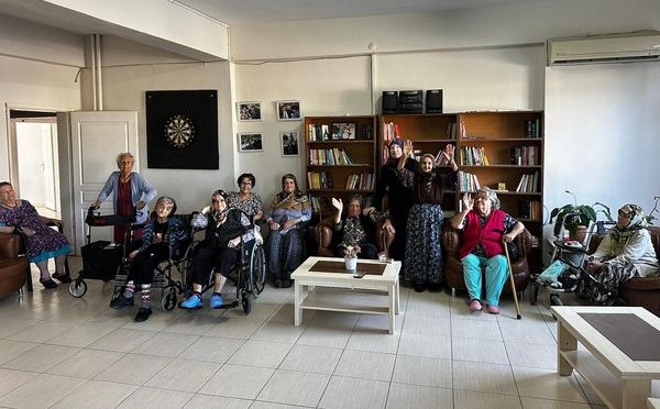 Huzurevinde Hayatlarının Her Anını Dolu Dolu Yaşam