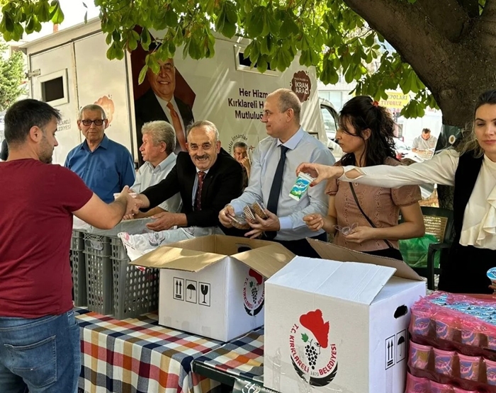 Kırklareli Belediyesi tarafından Ahilik Haftası kapsamında Pilav ve Helva İkramı Gerçekleştirdi