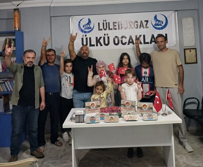 Lüleburgaz Ülkü Ocakları Çocuklara Projeyi Tanıttı