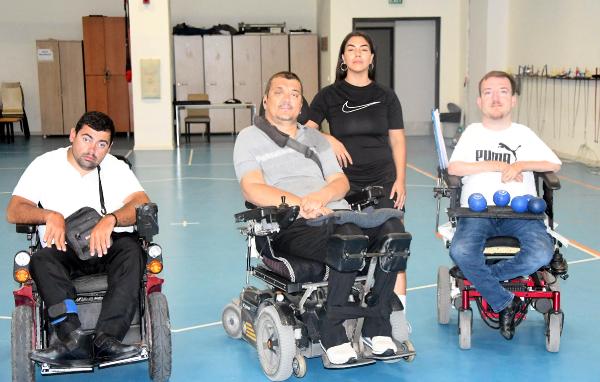Kaza sonrası başlayıp milli takıma yükseldiği bocceye, kendisi gibi engellileri kazandırıyor