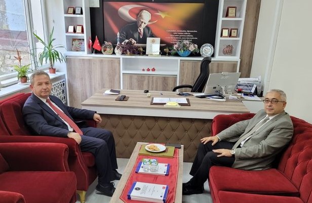 Müdür Faruk Uysal, Halk Eğitim Merkezi Müdürü Turan Baş'ı Ziyaret Etti
