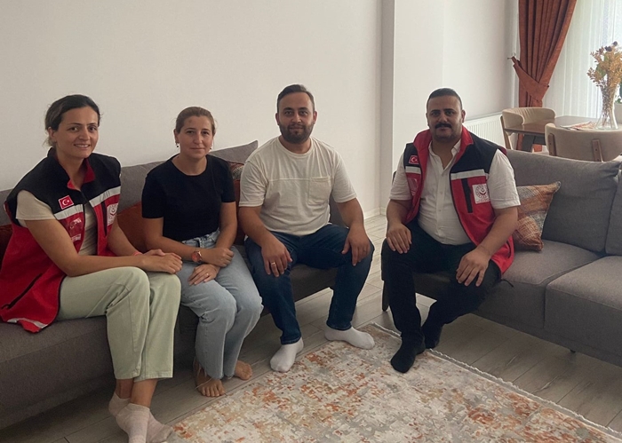 Şehit Aslan’ın seneidevriyesinde oğlu ve gelinine ziyaret