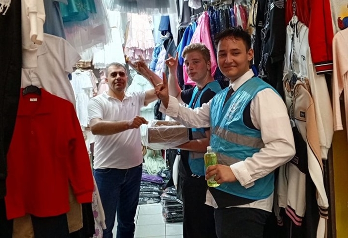 Ülkü Ocaklarından lokum İkramı