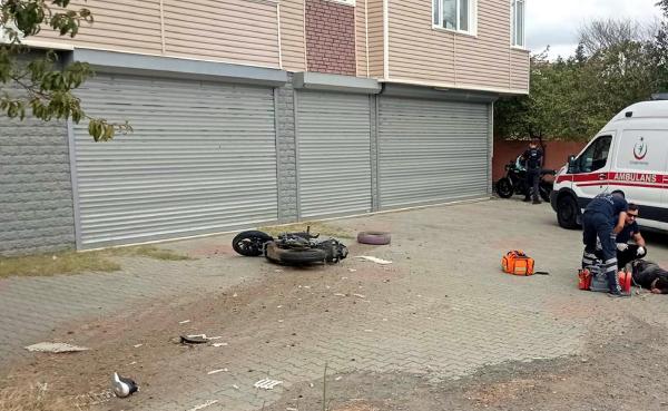Otomobile çarpan motosikletin sürücüsü öldü