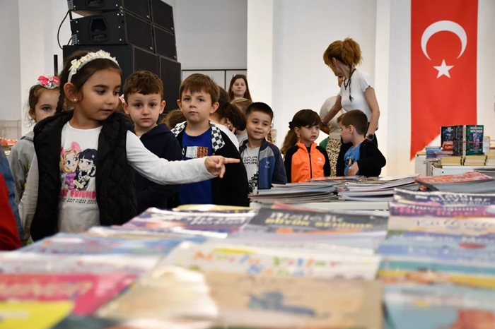 Çocuklar Kitap Kokulu Bir Ortamda Unutulmaz Bir Gün Yaşadılar