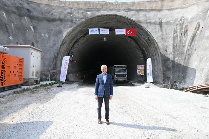 Bakan Uraloğlu; “Ankara-İzmir Hızlı Tren Hattı 2027'de Hizmete Girecek”