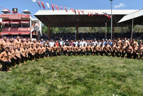 Türkiye'nin başpehlivanlarından federasyona ortak tepki: Radikal değişiklikler üzdü