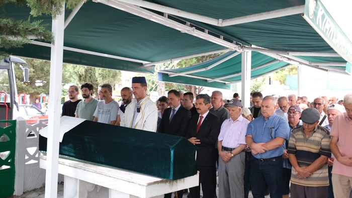 Vali Ekici Vefat Eden Esnafın Cenazesine Katıldı