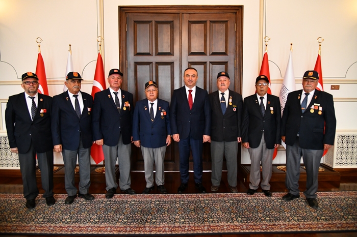 Tekirdağ Muharip Gaziler Derneği Üyeleri, Vali Soytürk'ü Ziyaret Etti