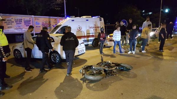Edirne'de otomobil ile motosiklet çarpıştı: 2 yaralı