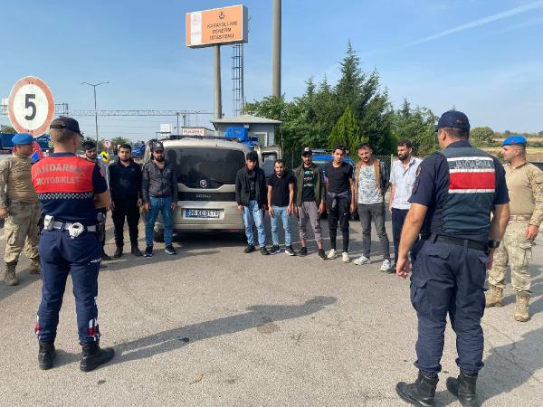 Edirne'de 776 kaçak göçmen yakalandı, 30 organizatör gözaltına alındı