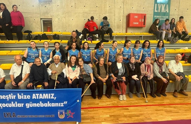 Huzurevi Sakinleri Genç Sporcularla Keyifli Anlar Yaşadı