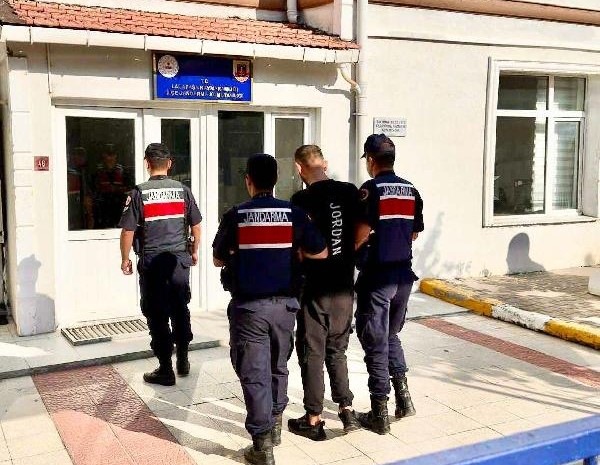 'Askeri personelim' diyerek dolandırdı, jandarmaya yakalanıp tutuklandı