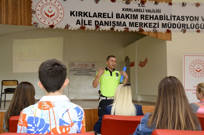 12 Öğrenciye 
