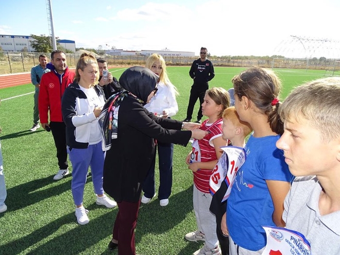 Genç Sporculara Madalyaları Kaymakam Çanakcıoğlu'ndan