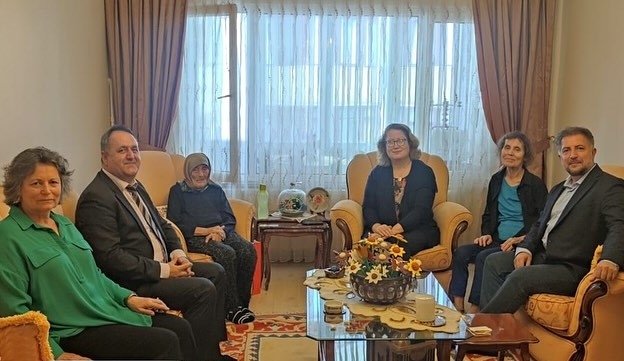 Sağlıkçılardan Asırlık Çınarlara Ziyaret