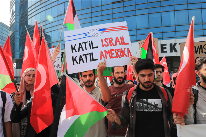 Trakya Üniversitesi Öğrencileri İsrail'in Filistin'e Yönelik Saldırıları Protesto Etti