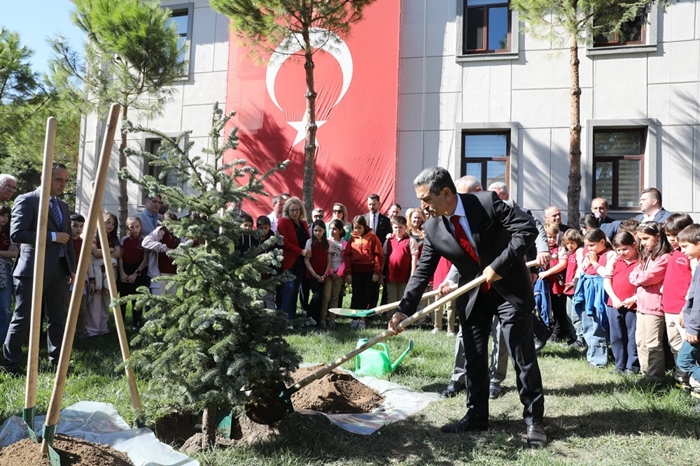 2023 Fidandan Oluşacak Hatıra Ormanının ilk Fidanı Toprakla Buluştu