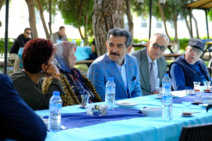 Huzurevi Sakinlerinin Yaşlılar Gününü Kutladı