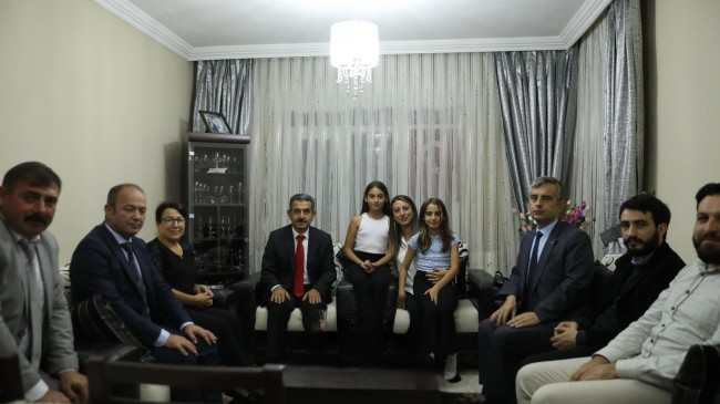 Vali Ekici Şehit Ailelerini Ziyaret Etmeye Devam Ediyor