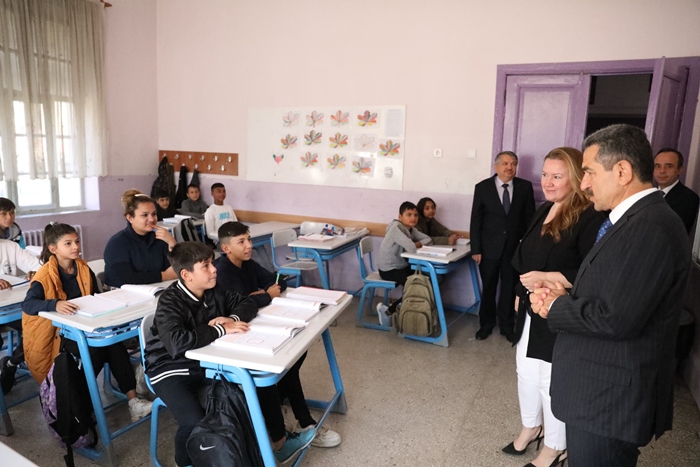 Kırklareli Valisi Okulları Ziyaret Etti