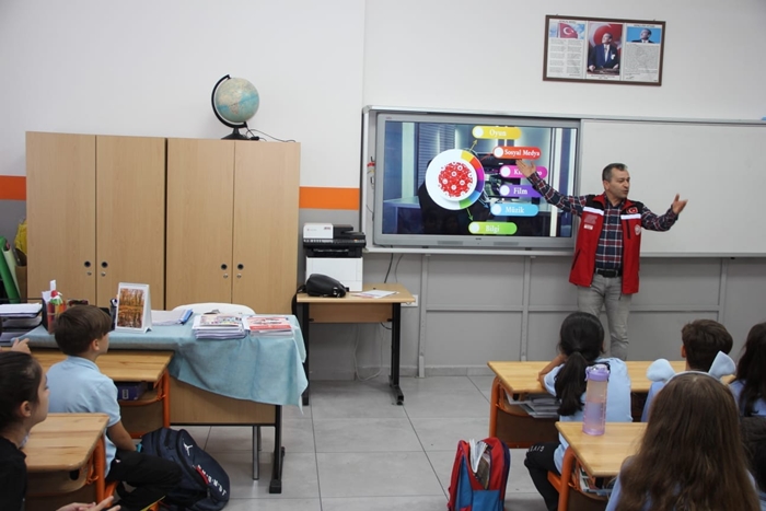Öğrencilere Siber Zorbalık Eğitimi