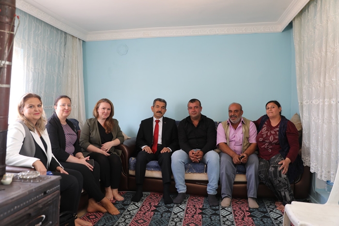 Validen Veli ve Öğrencilere Evlerinde Ziyaret