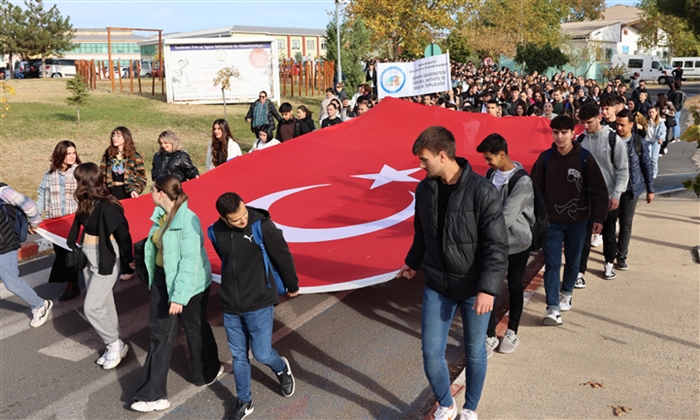 Sağlık Bilimleri Fakültesinden Coşkulu 100. Yıl Yürüyüşü