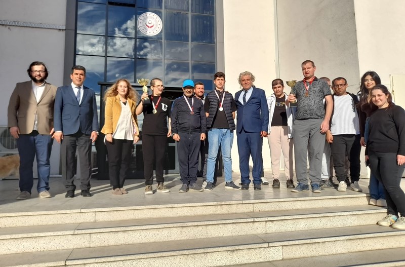 Özel Gereksinimli Bireyler ile Öğrenciler Sporda Buluştu