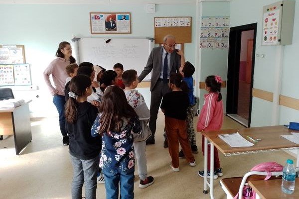 Müdür Akdemir Okul Ziyaretlerine Devam Ediyor