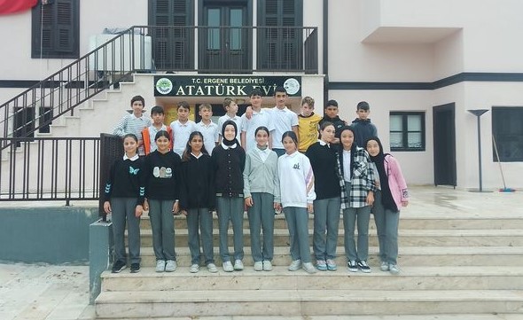 Öğrencilerden Atatürk Evine Ziyaret