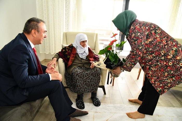 Vali Soytürk'ten Asırlık Çınarlara Ziyaret