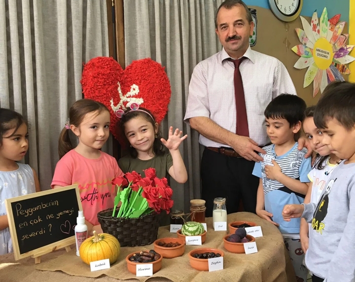 Sungurbey Kur'an Kursu'ndan Anlamlı Mevlîd-i Nebi Haftası Etkinliği