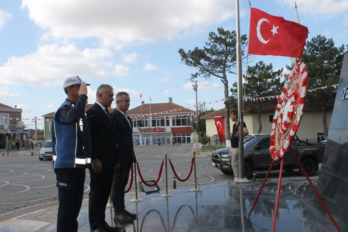 Kavaklı'da Kutlamalar Çelenk Sunma Töreni İle Başladı