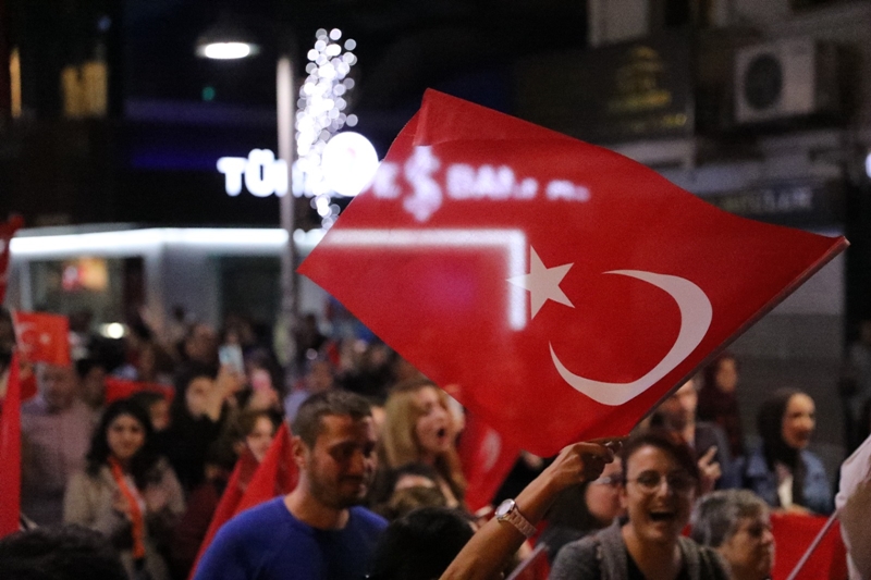 Kutlamalar Cumhuriyet Yürüyüşü ile Doruğa Ulaştı