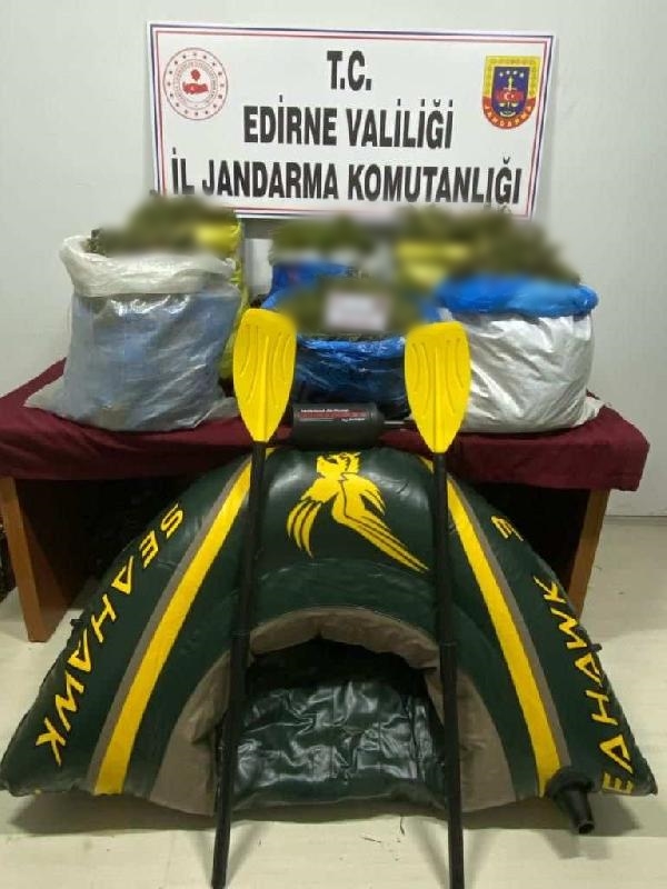Meriç Nehri'ndeki şişme botta 33 kilo esrar ele geçirildi