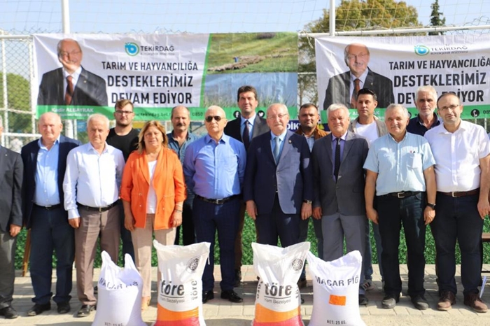 Büyükşehirden Hayvan Yetiştiricilerine Kaba Yem Desteği
