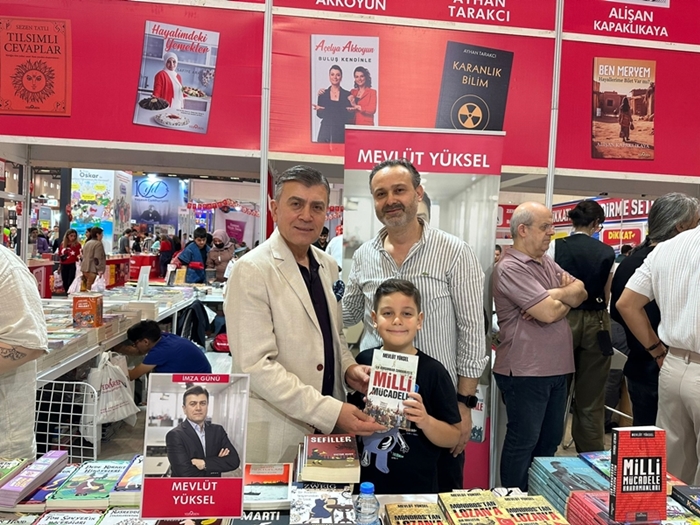 Gazeteci Yüksel TÜYAP'ta Okuyucuları ile Buluştu