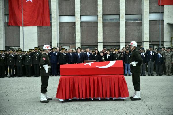 Edirne'deki kazada şehit olan uzman çavuş, törenle memleketine uğurlandı