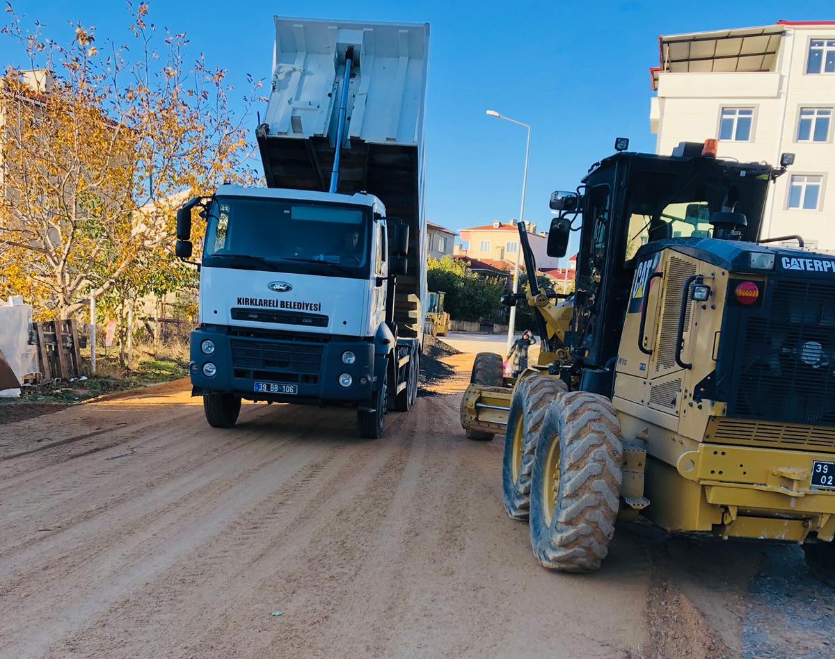 Kırklareli Belediyesi Titizlikle Şehir Yollarını Bakım Altına Alıyor
