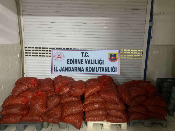 Edirne'de 1 ton 662 kilo kaçak kum midyesi ele geçirildi