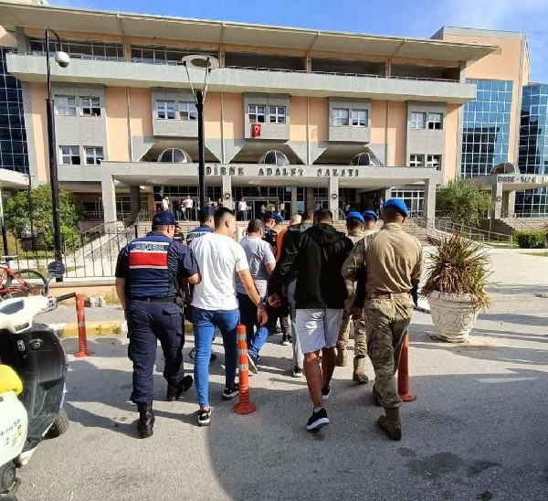 Edirne'de 481 kaçak göçmen yakalandı, 11 organizatör gözaltına alındı