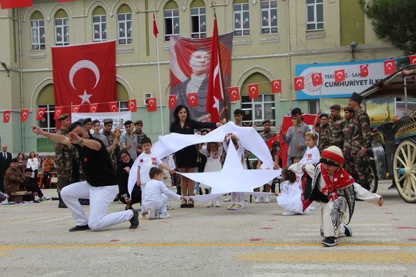 Saray Belediye Başkanlığı, Kurtuluş Günü'nü Coşkuyla Kutladı
