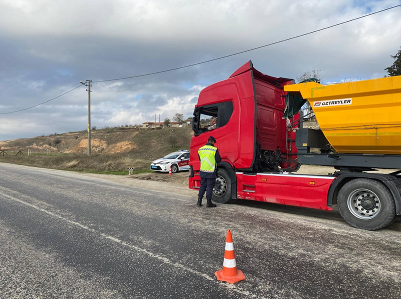 Kırklareli Jandarması, Trafik Denetimleriyle Güvenliği Sağlıyor