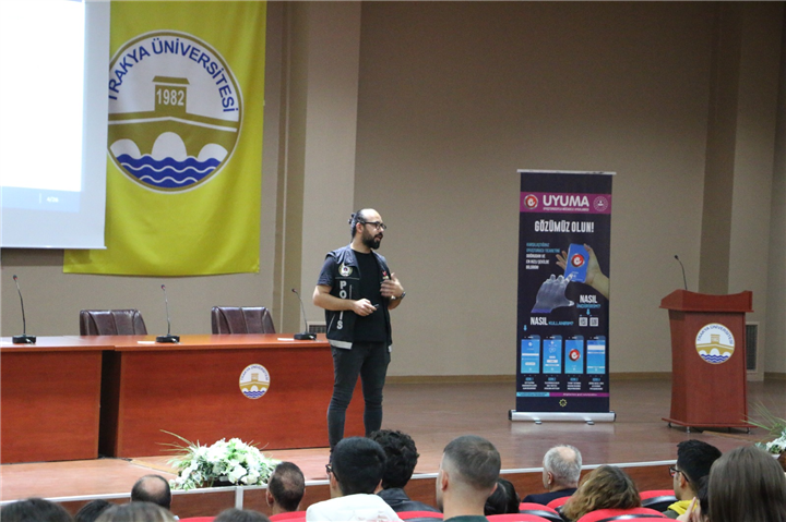 Bağımlılıkla Mücadele Konulu Konferans Gerçekleştirildi