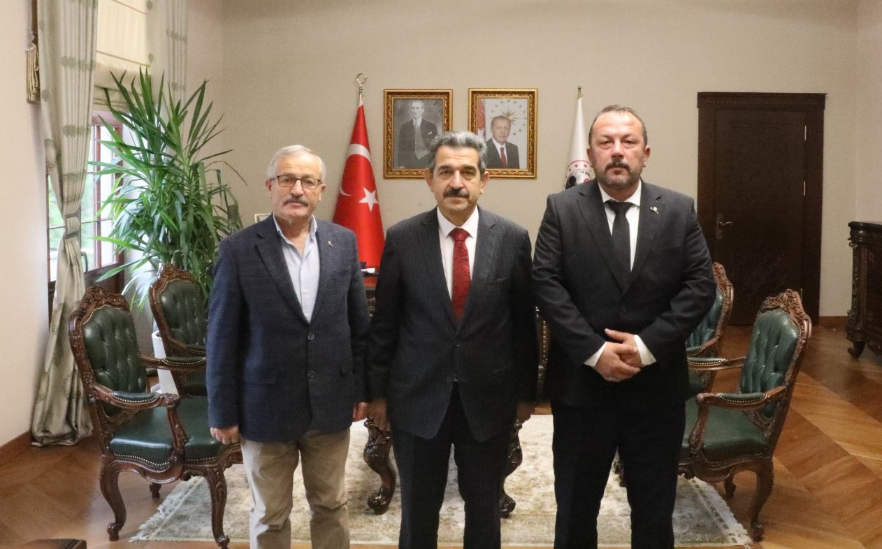 Kırklareli Valisi, Cumhuriyetin 100. Yılında Tarlalarına Mesaj Yazan Çiftçileri Kabul Etti